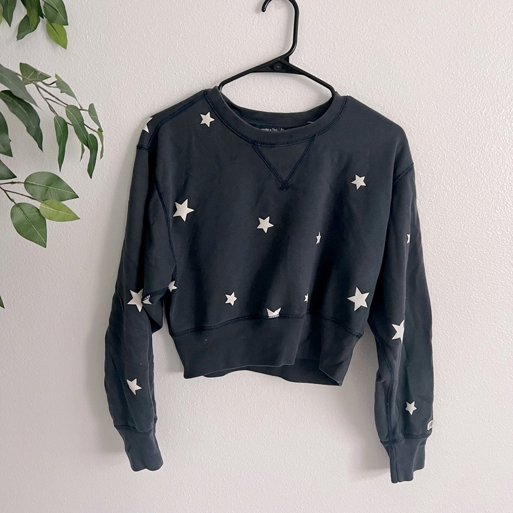 Star cropped sweatshirt